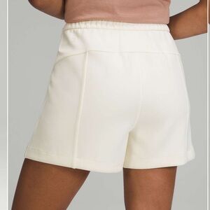 Lululemon Softstreme HR short 4” size 6. NWT.